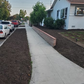 SJR Landscape - Mulch extended to side yard and parkways - Landscaping Near Me - Santa Clarita, California SJR Landscape - Mulch extended to side yard and parkways - Landscaping Near Me - Santa Clarita, California
