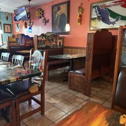 Tres Toritos - Inside