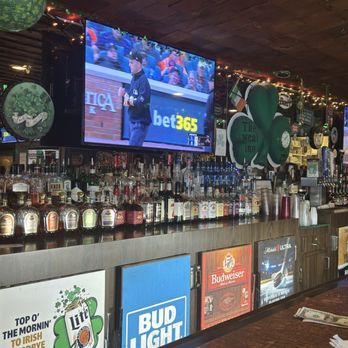 The Weal Inn - Pubs Near Me - Highland, Michigan