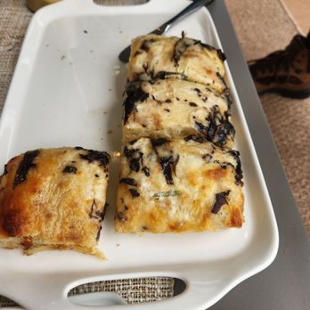 Petit Domaine - Mushroom focaccia - Wineries Near Me - Hillsboro, Virginia Petit Domaine - Mushroom focaccia - Wineries Near Me - Hillsboro, Virginia