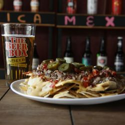 TheBeerBox - Nachos de Arracher con queso y jalapeño