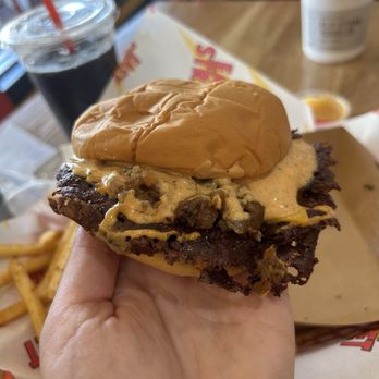 Easy Street Burgers - DOUBLE CHEESEBURGER MEAL - Burgers Near Me - Studio City, California Easy Street Burgers - DOUBLE CHEESEBURGER MEAL - Burgers Near Me - Studio City, California