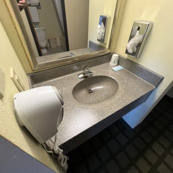 Days Inn & Suites by Wyndham Sutton Flatwoods - Sink - Hotels Near Me - Sutton, West Virginia Days Inn & Suites by Wyndham Sutton Flatwoods - Sink - Hotels Near Me - Sutton, West Virginia