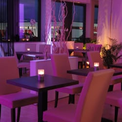 SKY-Lounge - Der moderne und doch gemütliche Innenbereich.
