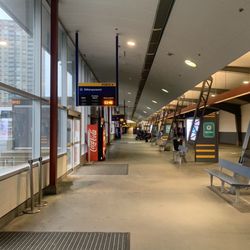 Métro Longueuil-Université-de-Sherbrooke