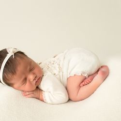 Meagan Ready Photography - newborn baby in squishy pose