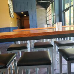 Hi top seating