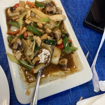 Pad Thai Cafe - Chicken cashew curry. Lotsa veggies - Thai Near Me - Albuquerque, New Mexico
