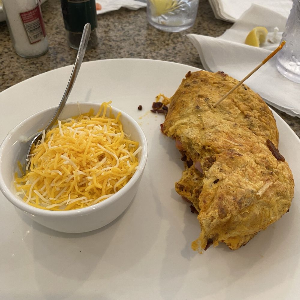 Cowboy Omelet and grits w/cheese.