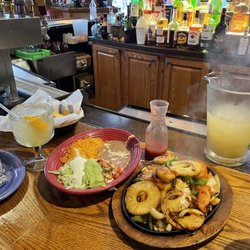 EL Picante Authentic Mexican Cuisine - Shrimp Fajitas with pineapple paired with a pitcher of margaritas.