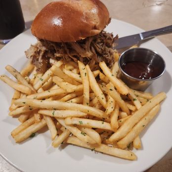The Union Hotel - Hawaiian pulled pork - New American Near Me - Everett, Pennsylvania The Union Hotel - Hawaiian pulled pork - New American Near Me - Everett, Pennsylvania