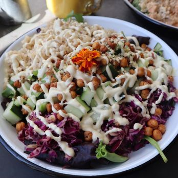 Eight The Health Lounge - Bowl with crispy chickpeas - Salad Near Me - Lisbon, 11