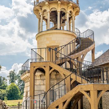 Le Petit Trianon - Castles Near Me
