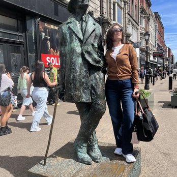 O'Connell Street - James Joyce statue - Landmarks & Historical Buildings Near Me - Dublin, D