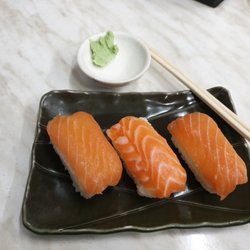 Sakana Japanese Cafe - Salmon nigiri