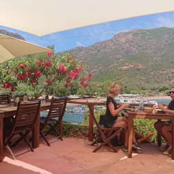 Le Bon Espoir - Terasse with a view in june.