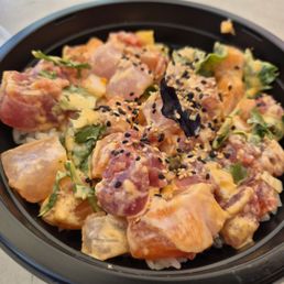 Had to really zoom in. A thin layer of poke. Had to really zoom in. A thin layer of poke.