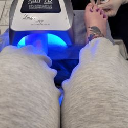 In and Out Nail Lounge