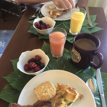 Pecan Tree Inn - Bed & Breakfast Near Me - Beaufort, North Carolina