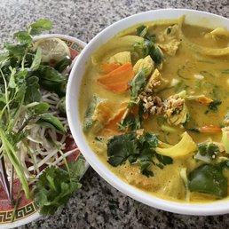 Chicken Curry Vermicelli Soup / Bún Cà Ri Gà