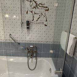 The Lakeside Burghotel zu Strausberg - Shower / bathtub combo