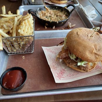 Town Bar + Kitchen - Bars Near Me - Newark, New Jersey