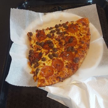 Graceland - Pizza at Gladys - Museums Near Me - Memphis, Tennessee