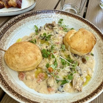 The Drake Kitchen & Bar - Biscuits and mushroom gravy - Cocktail Bars Near Me - Orlando, Florida The Drake Kitchen & Bar - Biscuits and mushroom gravy - Cocktail Bars Near Me - Orlando, Florida