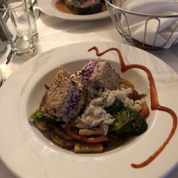 Emil's Bistro and Lounge - Sesame crusted yellow fin - as good as it looks!