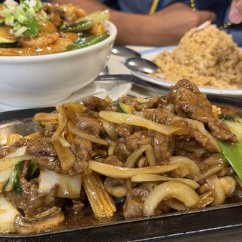 King Wah Restaurant & Lounge - Broccoli Beef, Chicken Noodle Soup, and Fried Rice - New American Near Me - Klamath Falls, Oregon