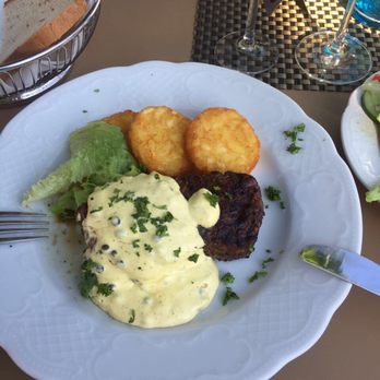 Deutschherren-Hof - Pfeffersteak mit Kartoffelrösti und Béchamelsauce - Beer, Wine & Spirits Near Me - Trier, RP Deutschherren-Hof - Pfeffersteak mit Kartoffelrösti und Béchamelsauce - Beer, Wine & Spirits Near Me - Trier, RP