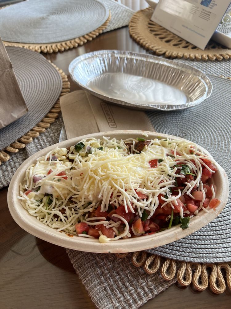 CHIPOTLE MEXICAN GRILL Updated September 2024 32 Reviews 3292