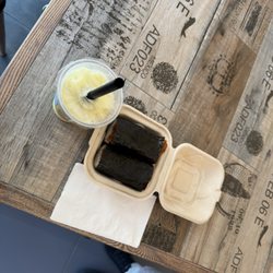 L&L Hawaiian Barbecue - Pineapple and coconut smoothie + spam musubi and chicken musubi