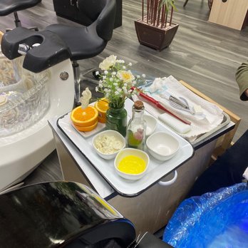 Four Seasons Nails & Spa - Citrus pedicure! Such a cute little set up. Huge selection of pedi options available. Gel is +$15 - Nail Salons Near Me - Raeford, North Carolina