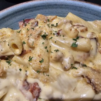 Dave & Buster's Ala Moana - Ultimate mac n cheese - Arcades Near Me - Honolulu, Hawaii