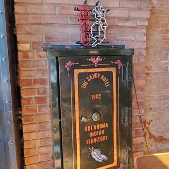 Savoy 1902 - Old bank - Barbeque Near Me - Chickasha, Oklahoma