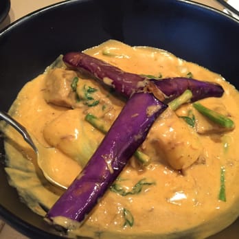Casa Manila - Peanut beef and vegetable curry (kare kare) - Filipino Near Me - Toronto, Ontario