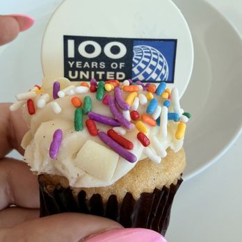 United Club - 100th anniversary cupcakes - Airport Lounges Near Me - Las Vegas, Nevada United Club - 100th anniversary cupcakes - Airport Lounges Near Me - Las Vegas, Nevada