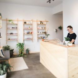 Enso Natural Medicine - Health focused retail & reception