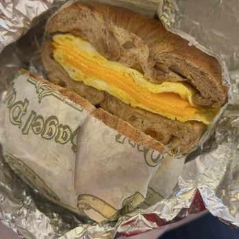Bagel Pub - Cinnamon raisin bagel - Bagels Near Me - New York, New York Bagel Pub - Cinnamon raisin bagel - Bagels Near Me - New York, New York