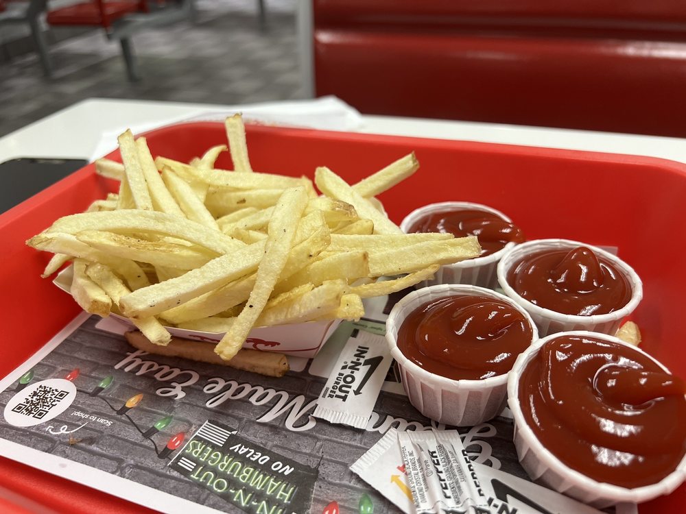 In-N-Out Burger - Photo 3