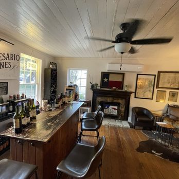 Empresario Wines - Entry bar and wine tasting room - Wine Tasting Room Near Me - Salado, Texas Empresario Wines - Entry bar and wine tasting room - Wine Tasting Room Near Me - Salado, Texas