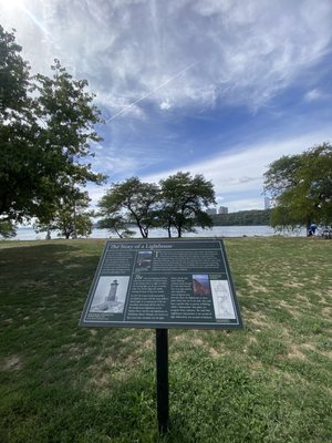 The Little Red Lighthouse by null