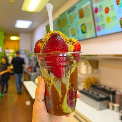 Mango Crazy - Viral Dubai Chocolate Strawberry Cup