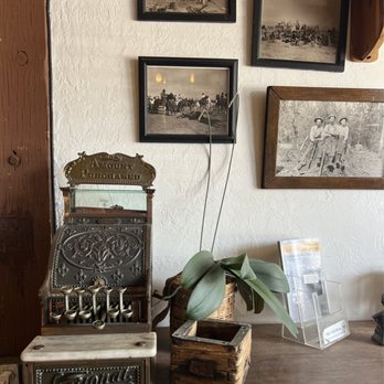 Totem Cafe - Cool historic pictures - Breakfast & Brunch Near Me - Lone Pine, California Totem Cafe - Cool historic pictures - Breakfast & Brunch Near Me - Lone Pine, California