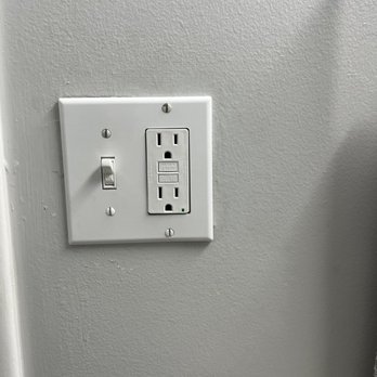 E I Electrical - Another outlet that needed work - Electricians Near Me - Honolulu, Hawaii