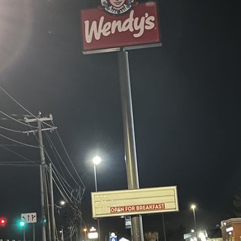 Wendy's - Sign not illuminated - Fast Food Near Me - Vernon Rockville, Connecticut