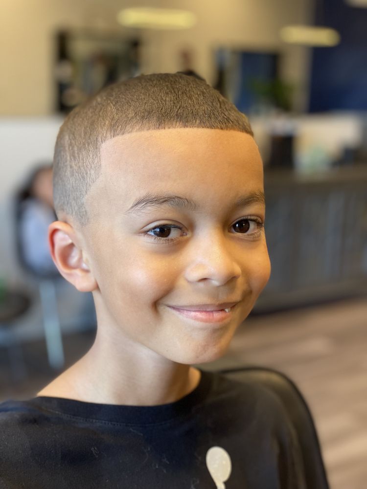 True Reflection Barbershop Logo