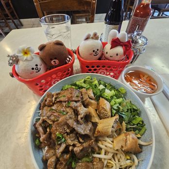 Pho N Grindz - Vermicelli with grilled pork and spring roll... delicious! - Vietnamese Near Me - Kailua, Hawaii