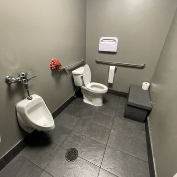 Hangang - Male toilet - clean - Korean Near Me - Honolulu, Hawaii Hangang - Male toilet - clean - Korean Near Me - Honolulu, Hawaii